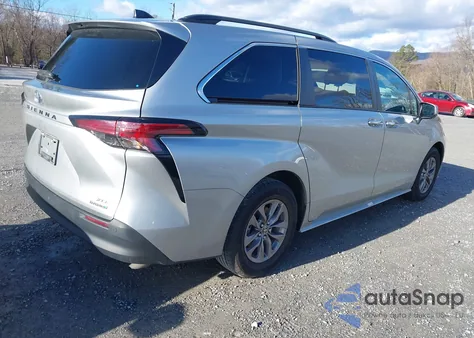 2021 Toyota Sienna Xle z USA, uszkodzony, nr VIN 5TDYRKEC7MS052140